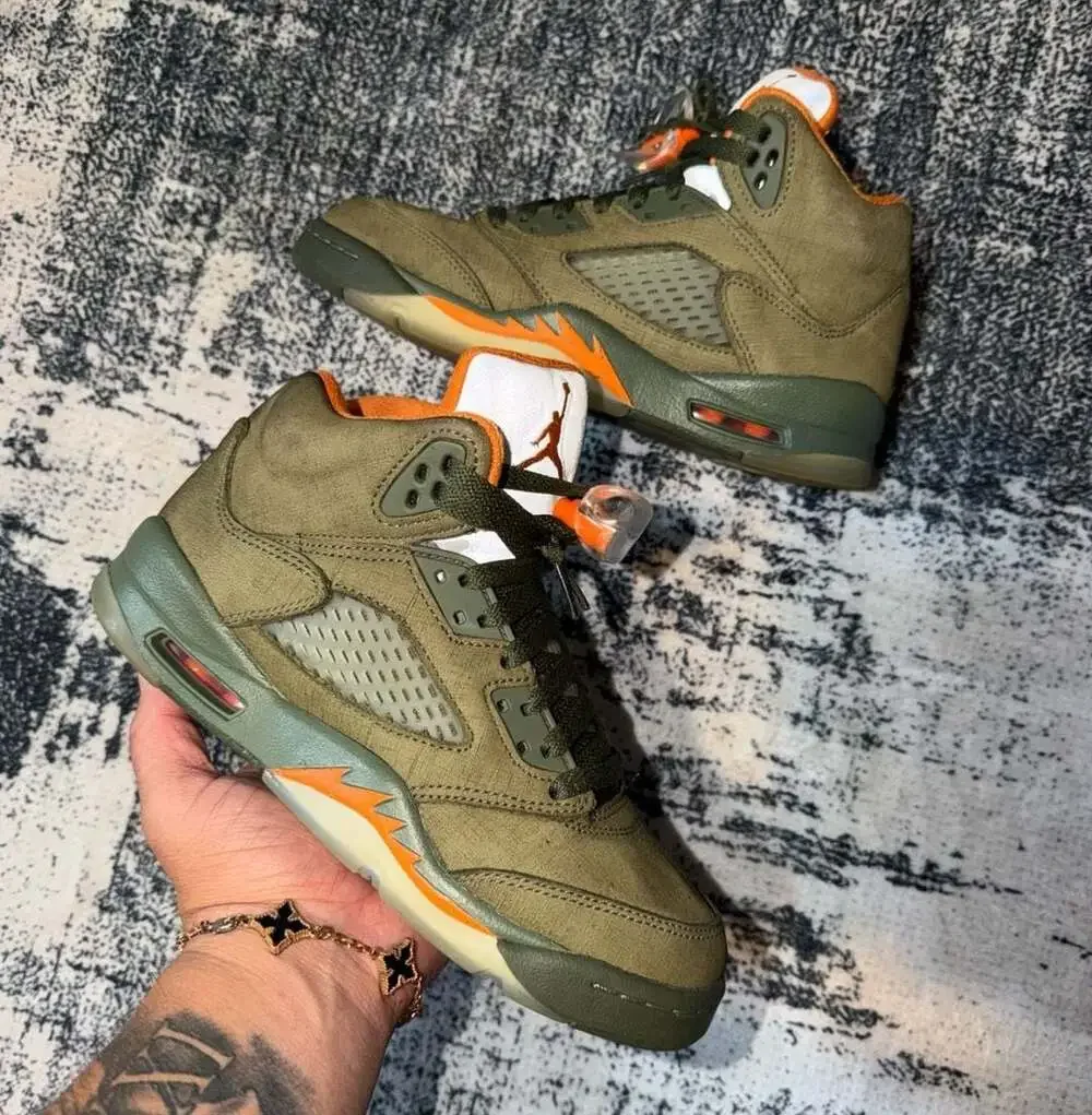 Size: 5y- Jordan 5 Retro 'Olive' (2024)